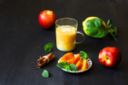 Smoothie alla pesca, latte di mandorle e cannella