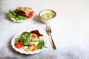 Asparagi, mozzarella e pesto di rucola e mandorle