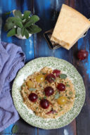 Risotto con uva, nocciole e parmigiano