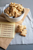 Biscotti per cani alla banana / Homemade banana dog treats