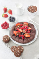 Galette al cioccolato con Pan di Stelle e frutti di bosco