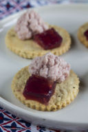 Eat Prato: spuma di mortadella con vino solido su biscotti salati