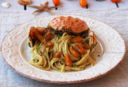 Linguine al granchio melograno e pomodorino giallo