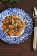 Gnocchi di zucca con sugo di scalogni e nocciole