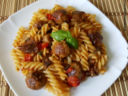 Pasta con polpette, porcini e pomodorini