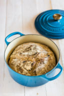 Pane senza impasto con noci e uvetta