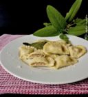 Ravioli ripieni di carne e pollo