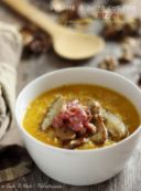 Vellutata di zucca con riso, porcini e pancetta croccante