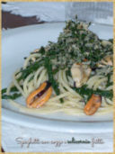 Spaghetti con cozze e salicornia fritta