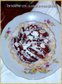 Tartellette con susine e mandorle