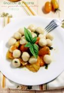 Gnocchi di ricotta con pomodorini gialli e basilico