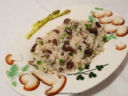 Risotto con funghi famigliola e piselli