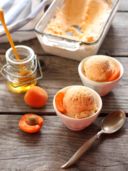 Gelato all'albicocca / Apricot ice-cream