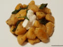 Gnocchi con zucca, patate e crescenza