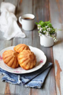 Muffin con feta, pinoli e timo
