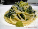 Spaghetti con broccolo romano e rape dell'orto sinergico. La ricetta del lunedì.