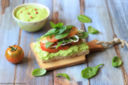 Sandwich con crema di robiola e piselli e spinacini