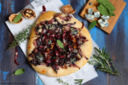 Pizza con radicchio, gorgonzola e noci