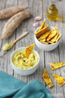 Hummus di patate dolci con chips di piadina ai legumi speziata