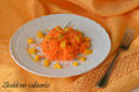 Insalata di carote con mango ed erba cipollina