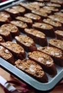 Cantucci Integrali con Miele di Castagno, Nocciole Tostate e Scaglie di Cioccolato