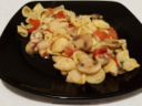 Orecchiette con funghi champignon e peperoncino piccante