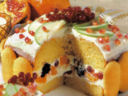 Magico Natale, ecco le ricette per le feste: Panettoncino con frutta e gocce di cioccolato.