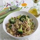 LINGUINE  CON BROCCOLI E SALSICCIA