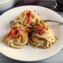 SPAGHETTI CON MELANZANE E PEPERONI