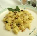 Gnocchi di patate burro salvia e granella di nocciole