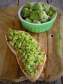 Bruschetta con pancetta e cavolo romanesco