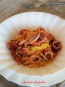 Tagliatelle con totani e pomodoro ricetta veloce