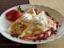 Crepes fragole e panna con cioccolato fondente