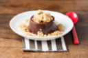 Budino con crumble di nocciole