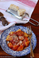 Gnocchi di patate con polpette al sugo