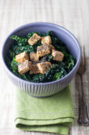 Insalata di  cavolo nero con tofu e semi di chia