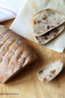 Pane con noci e uvetta