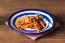 Sos schiscia: penne con pomodori secchi e acciughe piccanti