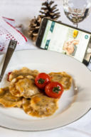 Ravioli di grano saraceno con patate e branzino al limone