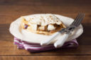 Crepe di farro all'acqua con melanzane e mozzarella