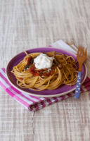 Spaghetti con verdure dell'orto e burrata fresca