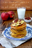 Pancakes alla zucca e yogurt con mele caramellate e noci Pecan e un invito speciale per voi...