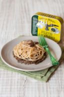 Spaghetti di Kamut  con  melanzane e sgombro. E un Settembre di fuoco