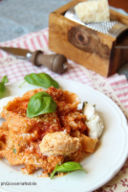 Reginette con sugo di pomodoro e ricotta