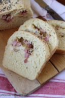 Pane farcito con lardomagro Lenti, scamorza e nocciole