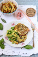 Cotoletta di tacchino e scamorza, con patate al forno e piselli con le uova