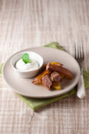 Videoricetta: agnello con patate e salsa alla menta