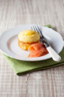 Sformato di polenta e robiola con salmone affumicato