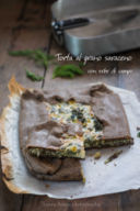 Torta al grano saraceno con erbe di campo