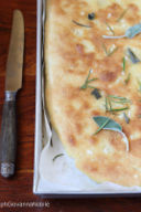 Focaccia di grano kamut alla salvia e rosmarino